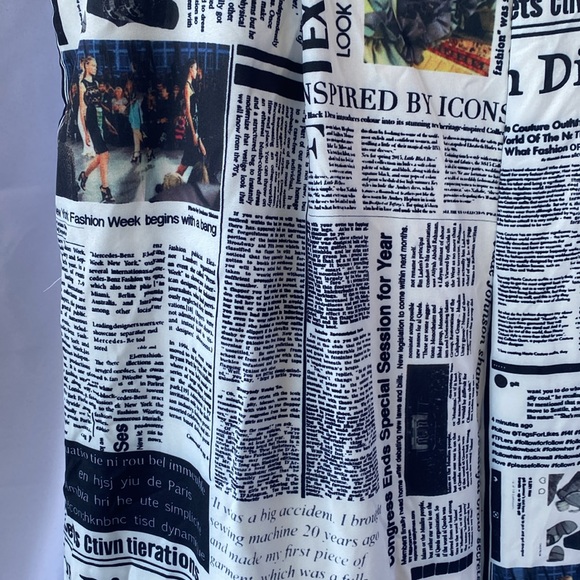 Newspaper print palazzo pants - Picture 3 of 4